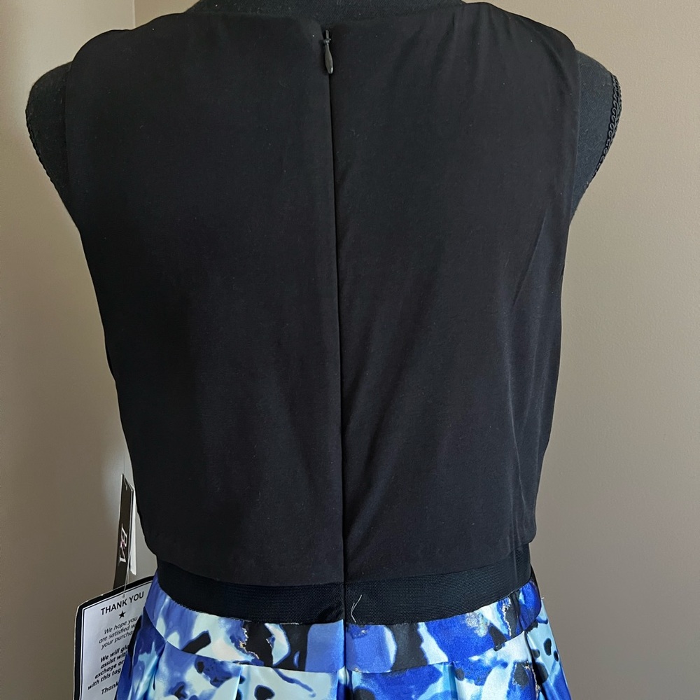 Betsy and Adam Solid and Blue Floral Print Illusion Full Length Gown Size 10 - Picture 9 of 11